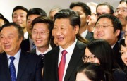 任正非陪同習(xí)近平參觀華為英國(guó)公司