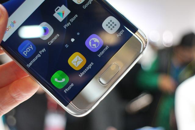 三星最新發(fā)布的C5酷似iPhone 6 