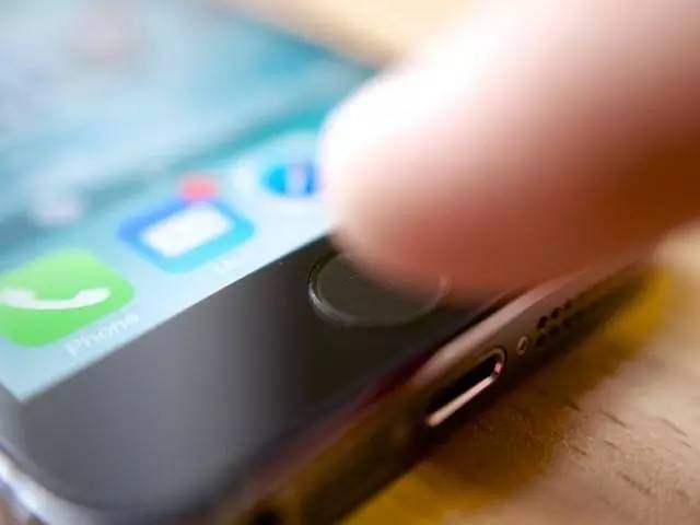 不能實現(xiàn)屏幕下Touch ID 蘋果或?qū)⑷∠讣y識別