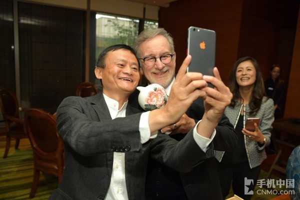 馬云自用手機(jī)曝光 竟然是定制版iPhone？