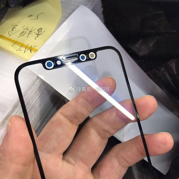iPhone 8屏幕玻璃曝光：亮屏美如畫