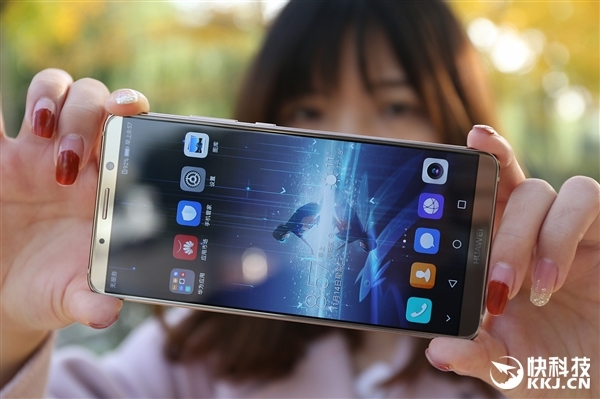 華為Mate 10 Pro首賣遭瘋搶：閑魚加價1000賣