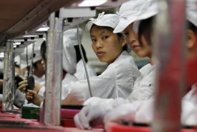 富士康：鄭州工廠已停止非法使用實(shí)習(xí)生加班