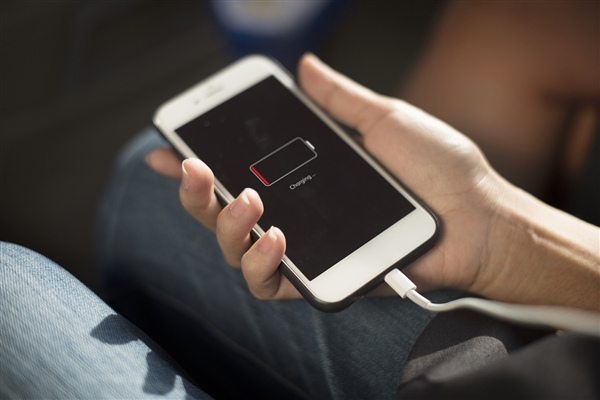  iPhone終于要增大電池：只為原深感攝像頭