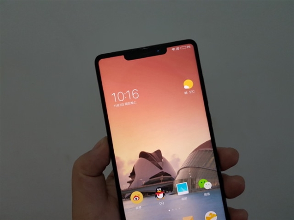 神似iPhone X 小米全面屏新機(jī)外形偷跑：也有劉海