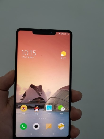 神似iPhone X 小米全面屏新機(jī)外形偷跑：也有劉海