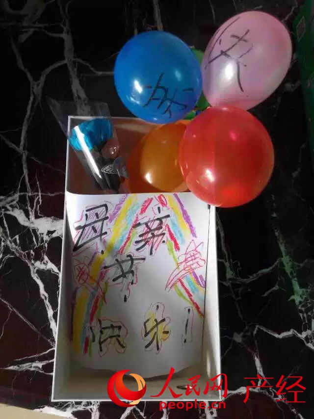 【春運“擺渡人”】客艙保障員：日換椅套2000個的“快手團(tuán)隊”