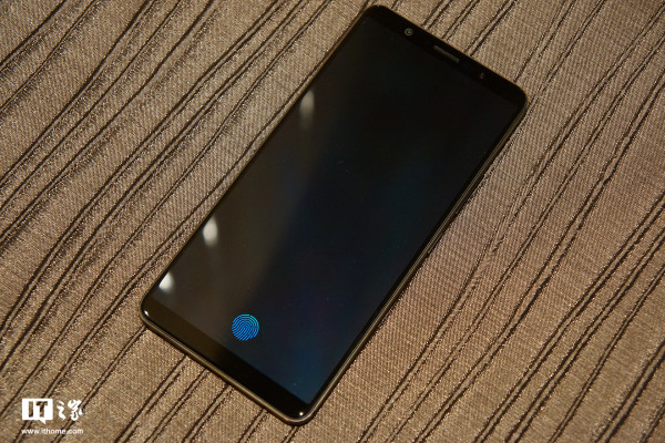 vivo X20Plus UD版暴力測(cè)試：屏下指紋無懼劃痕