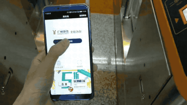 抱著四部手機坐了12次地鐵公交：刷iPhone才是最好的體驗