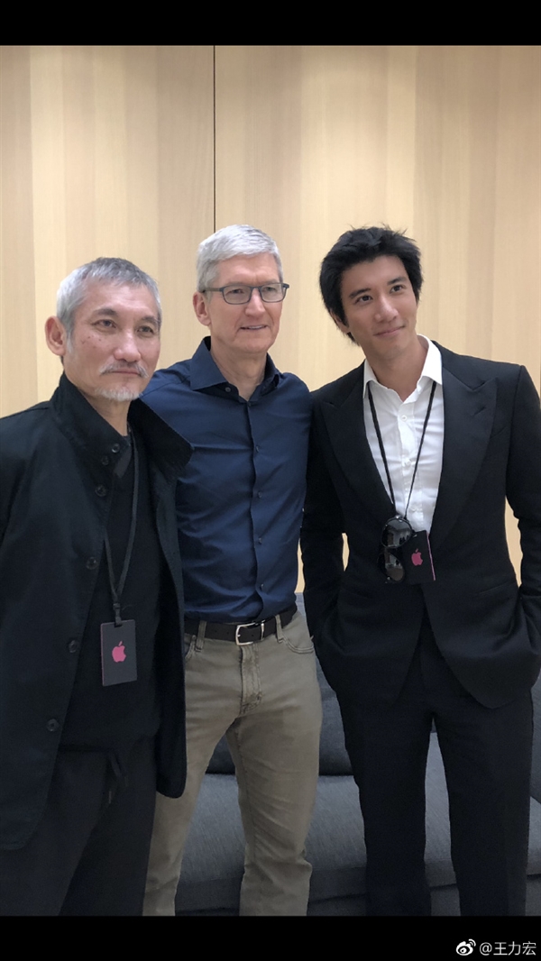 王力宏搶先上手iPhone Xs Max：直呼“超大超漂亮”